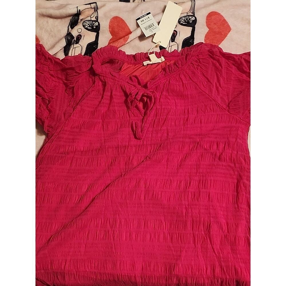 Women’s Off-Shoulder Pink Crinkle Top